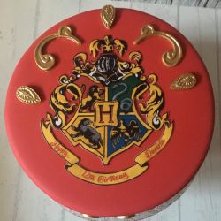 Tarta de Harry Potter del escudo de Hogwarts
