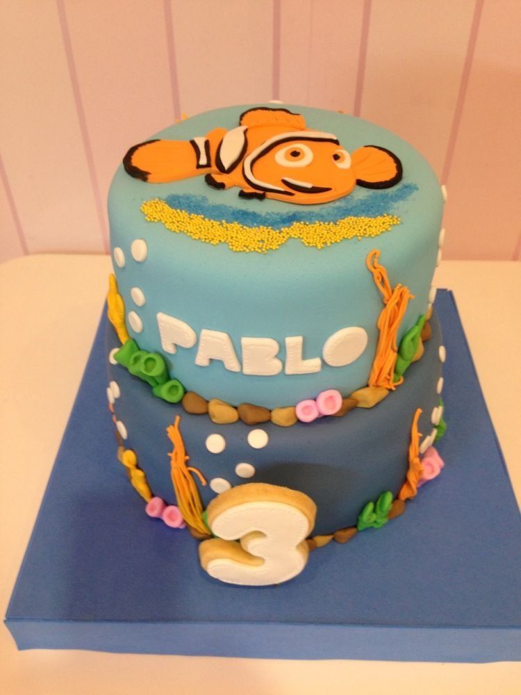 Tarta infantil fondant varios pisos personalizada