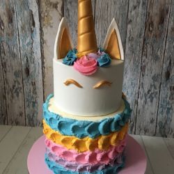 Tarta de crema de unicornio en 2 niveles