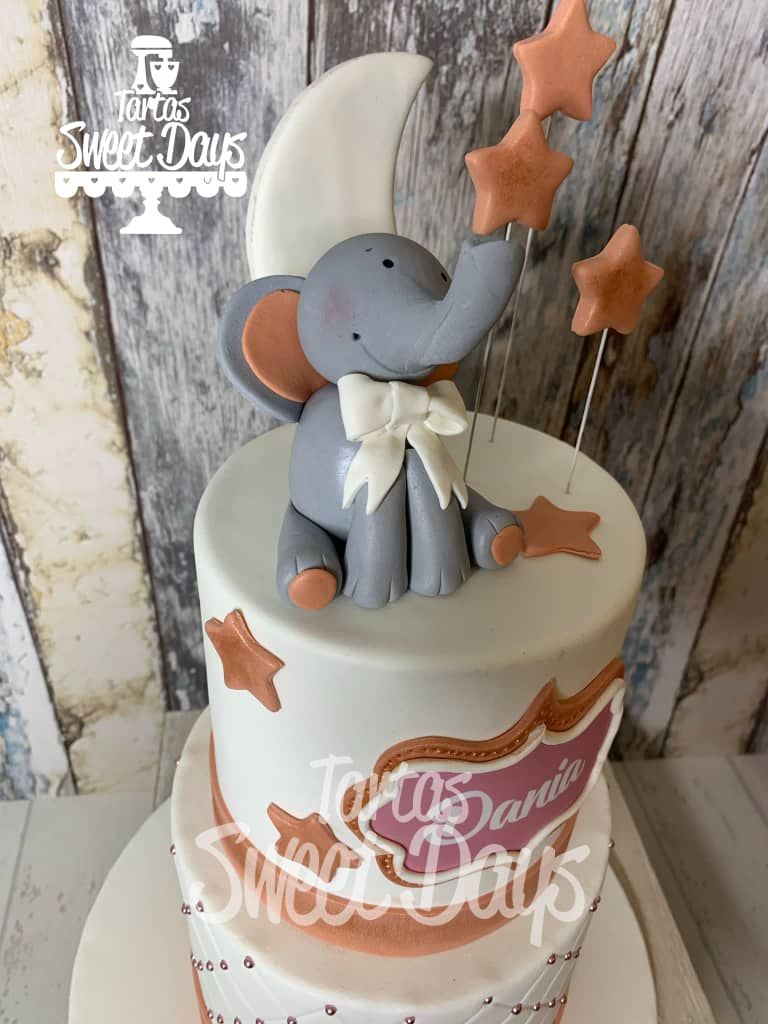 Tarta del elefante dumbo hecha con fondant