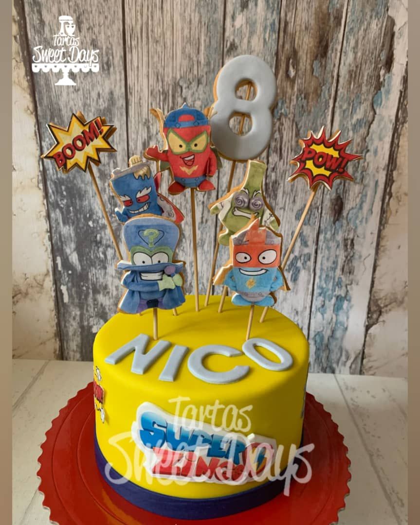 Tarta fondant con los muñecos de la sierie super things