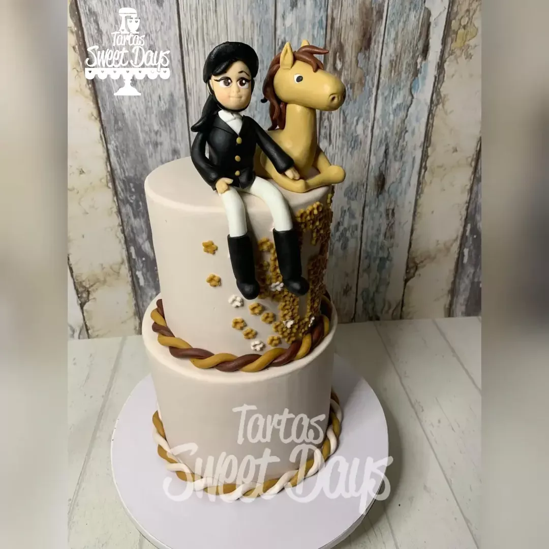 Tarta de amazona y caballo personalizada en Madrid