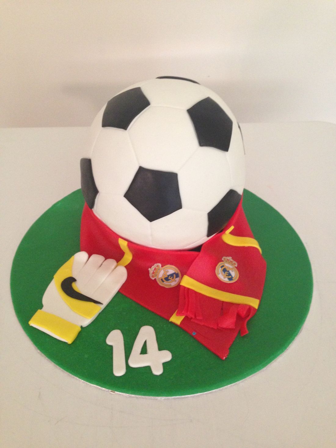 Tarta balón de fútbol Real Madrid