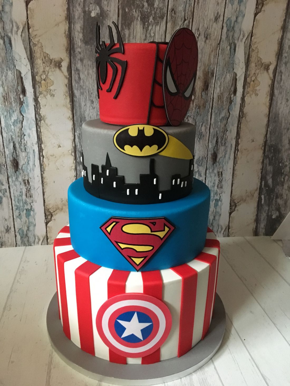 Tarta superhéroes de Marvel