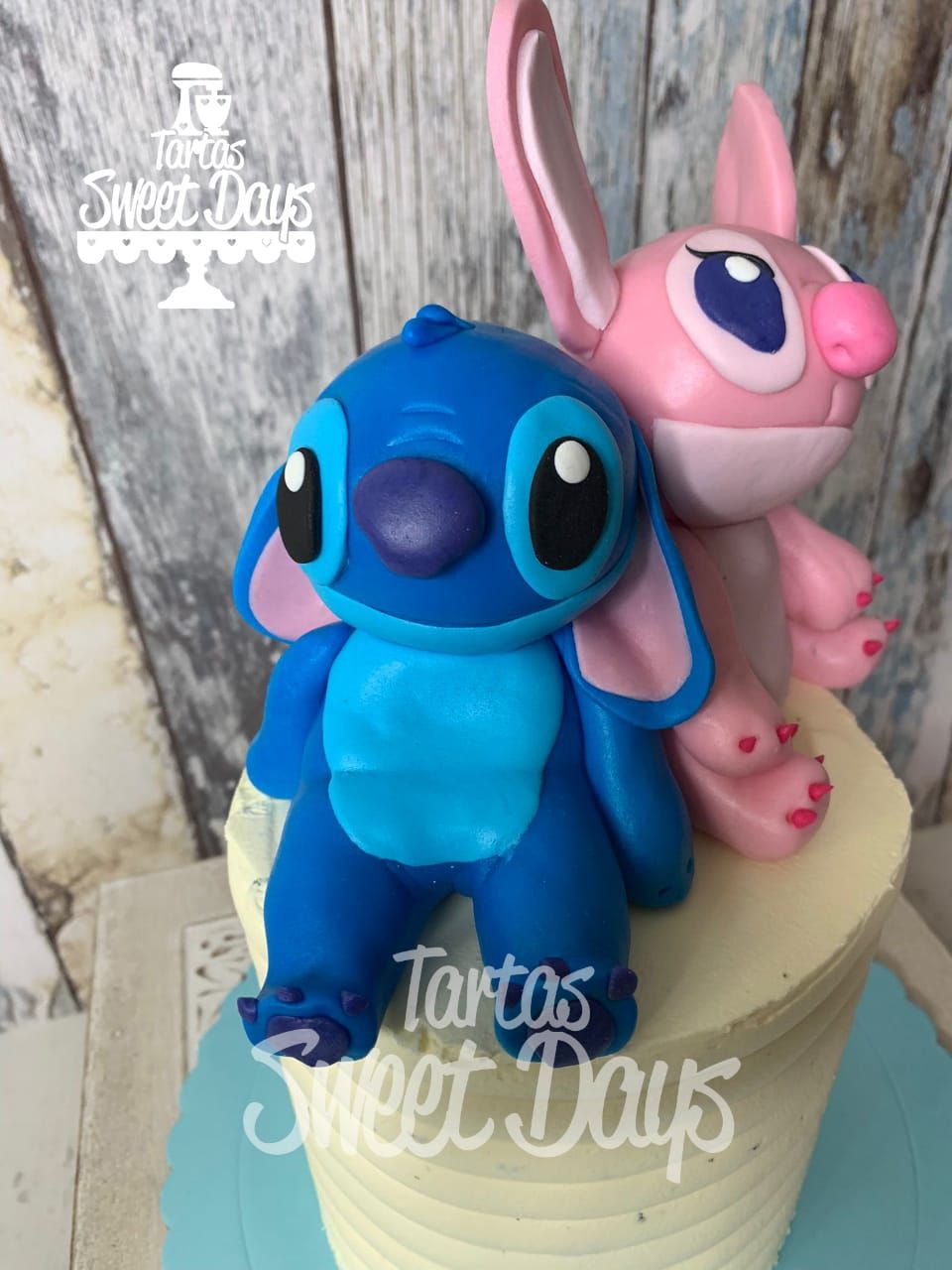 Tarta fondant Lilo Stitch fiesta sorpresa