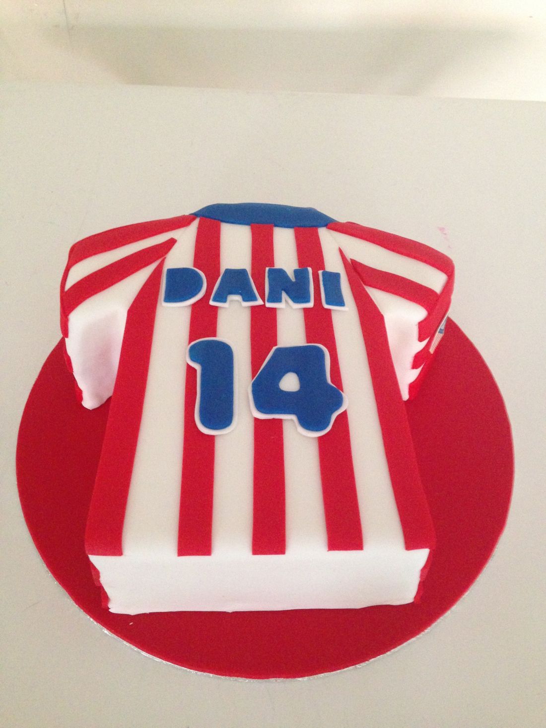 Tarta camiseta Atlético con nombre