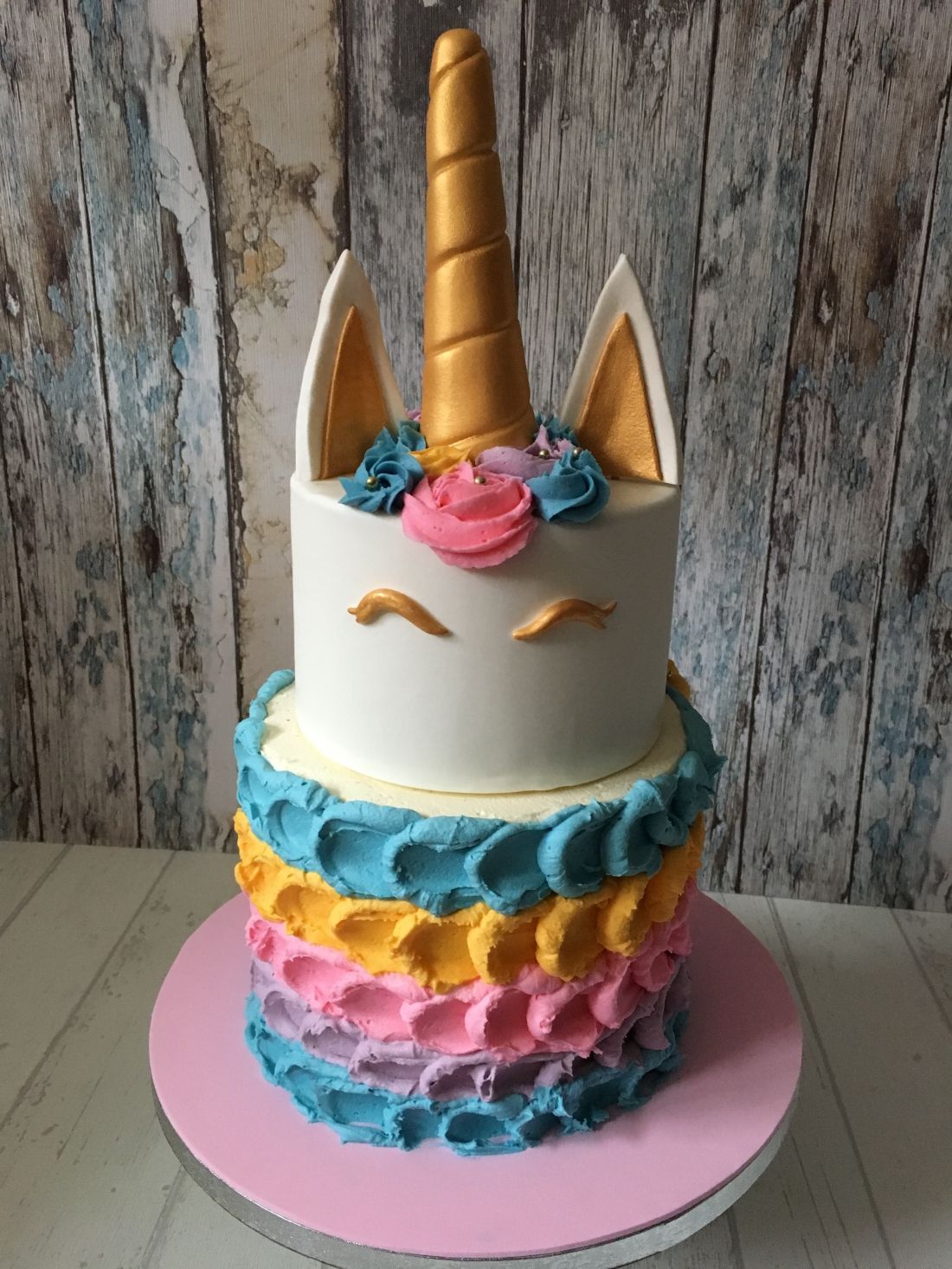 Tarta de crema de unicornio en 2 niveles