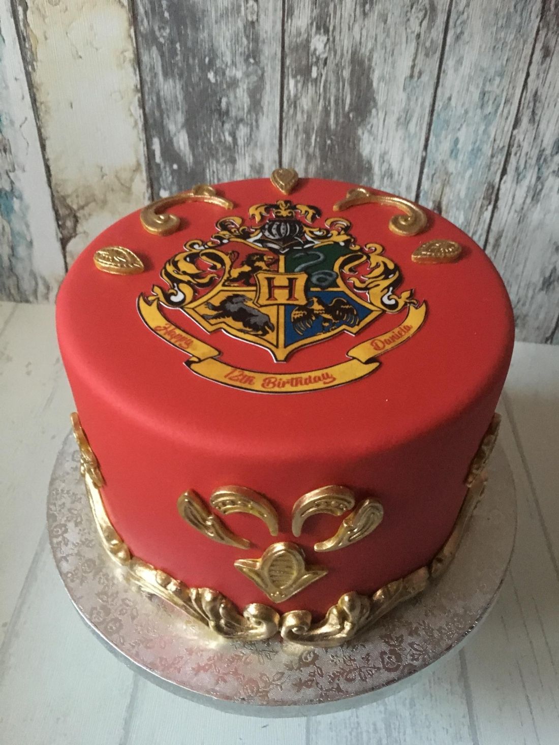 Escudo Hogwarts en tarta