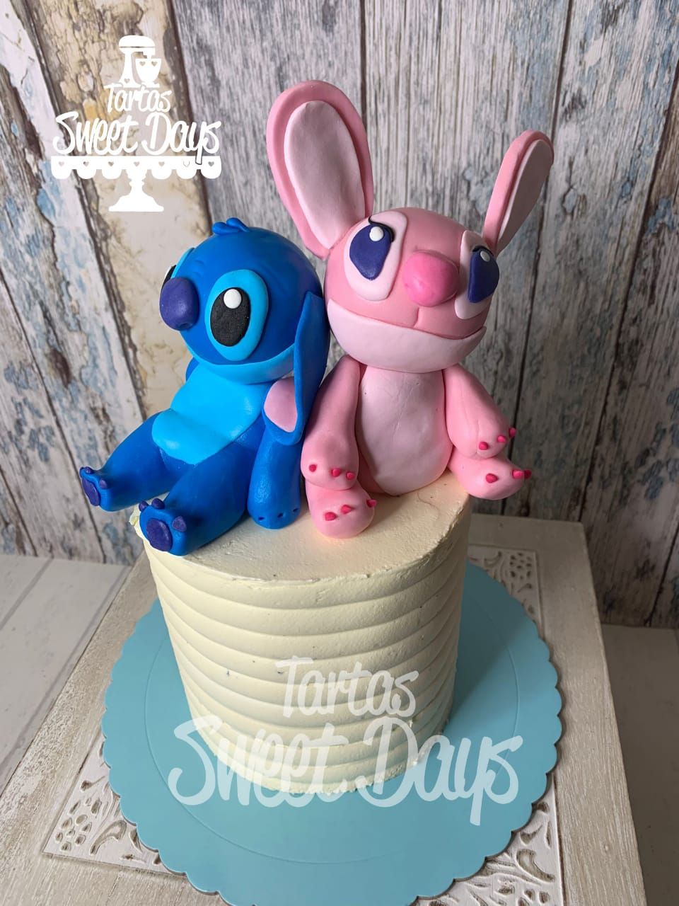 Tarta fondant de Lilo y Stitch perfil derecho