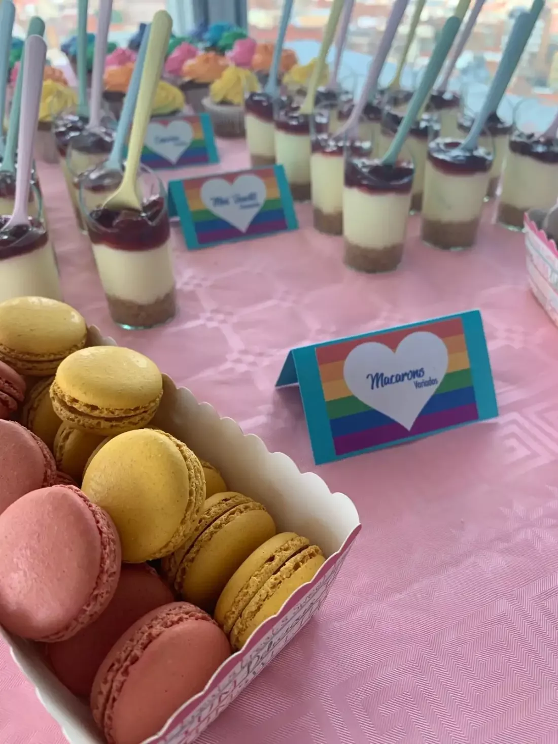 Macarons personalizados para pride day con colores de la bandera Lgtb