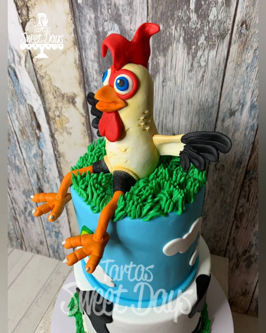 Gallo bartolito de la granja zenon hecho en tarta fondant