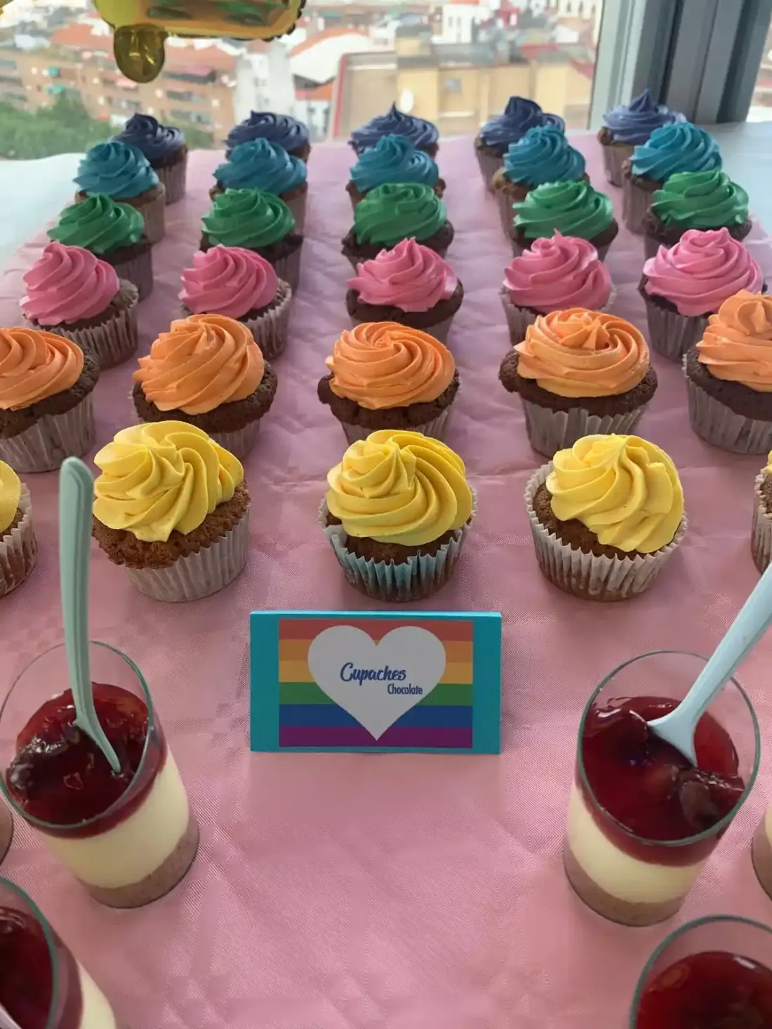 Cupcakes temática arcoiris para disfrutar el día del orgullo en Madrid