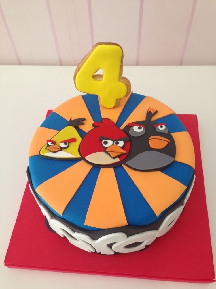 Tarta Angry Birds fondant para cumpleaños