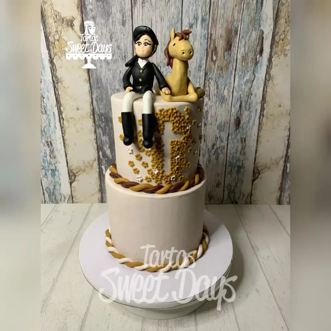 Tarta personalizada de caballos en Madrid de dos alturas