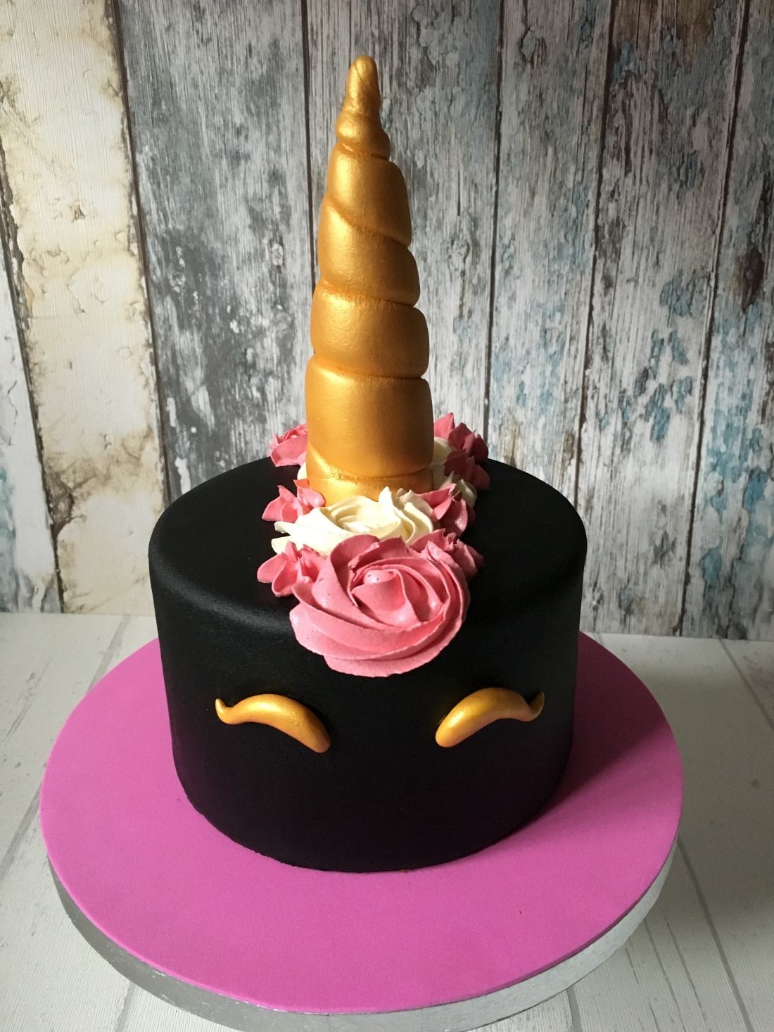 Tarta de unicornio en negro