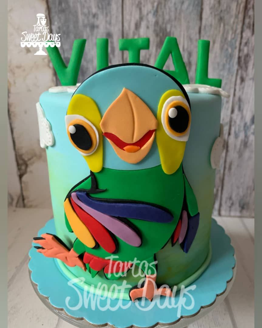 Tarta del lorito pepe en fondant de la granja zenon en Madrid