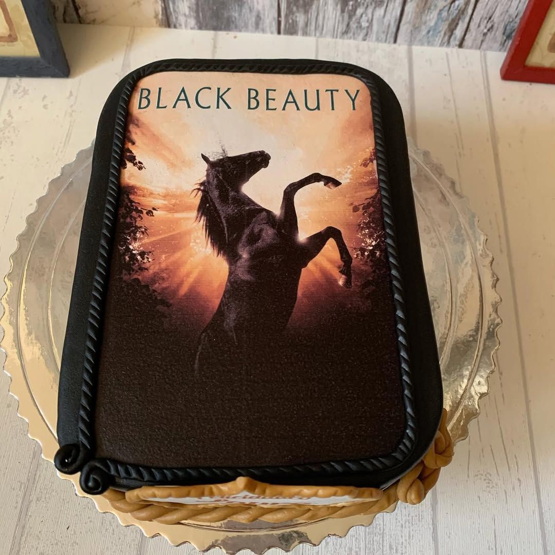 Tarta Black Beauty personalizada en Madrid