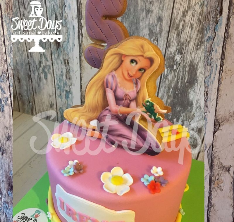Tarta de Rapunzel personalizada en Madrid