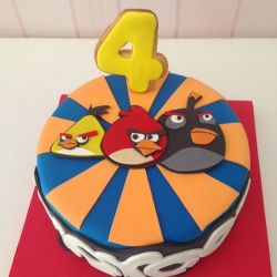 Tarta Angry Birds fondant para cumpleaños