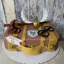 Tarta de Harry Potter maleta escuela de magia Hogwarts